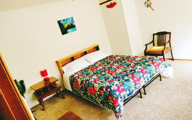 Golden Sunflower's Apartment B