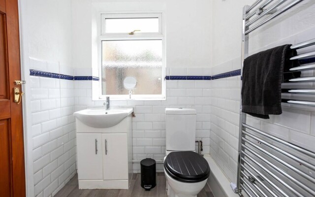 Stay Comfortable-city Centre-spacious 4 Bed House!