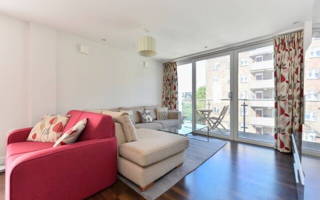 Superb Apt For 6 W Balcony, 10Mins To East Putney