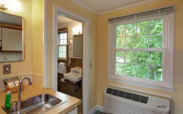 Cape Cod Harbor House Inn