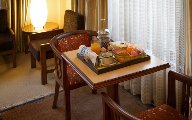Hotel Ambassador, Chauni