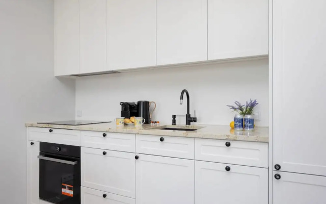 Gumińska Apartment Warsaw by Renters