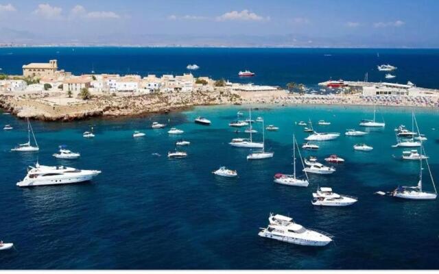 MEDITERRANEAN BEACH APARTMENT 180º SEA & ISLAND VIEWS