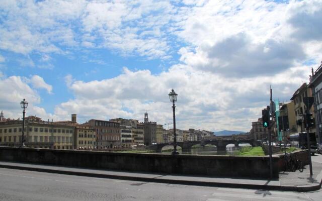 Luxury central flat river view