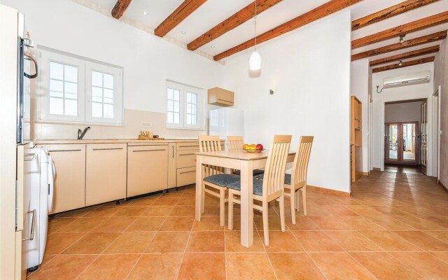 Stunning Home in Radonic With Wifi and 2 Bedrooms