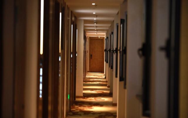 James Joyce Coffetel·Lanzhou Railway Station