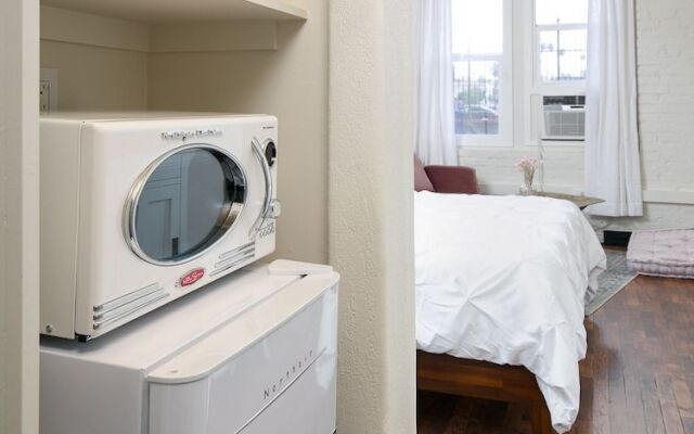 CDC Cleaning Standard! Studio Near Hollywood