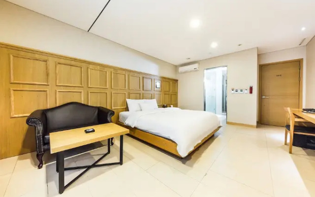 F HOTEL Yeongdeungpo