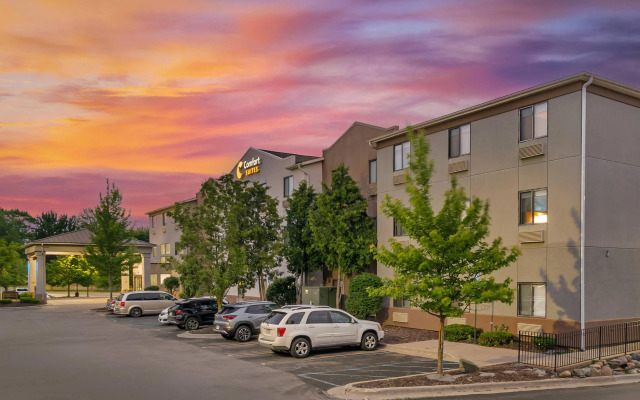 Comfort Suites Auburn Hills-Detroit
