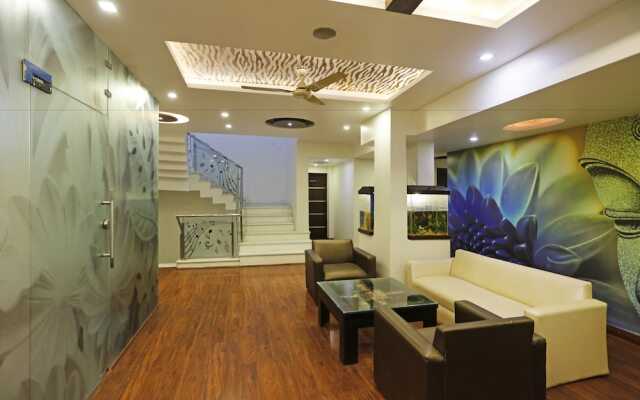 OYO 8902 Hotel Ronald Inn