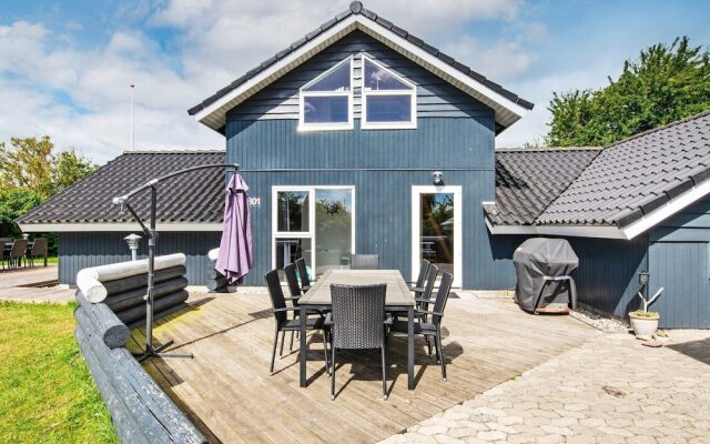 10 Person Holiday Home in Juelsminde