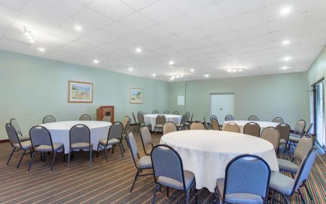 Grand Hotel Orlando at Universal Blvd - Shuttle to Theme Parks