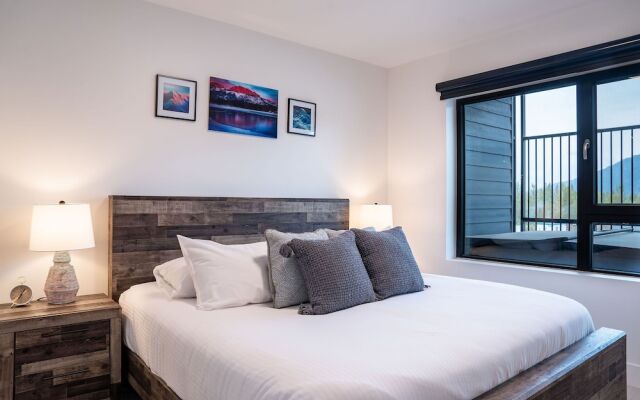 RevelStoked Getaway by Revelstoke Vacation