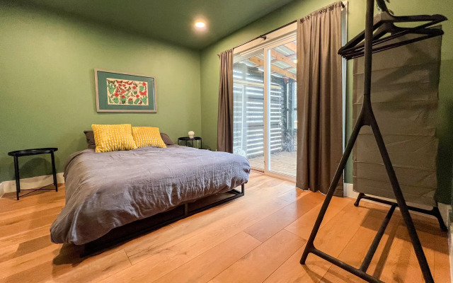 East Austin Bungalow With Music Studio Firepit