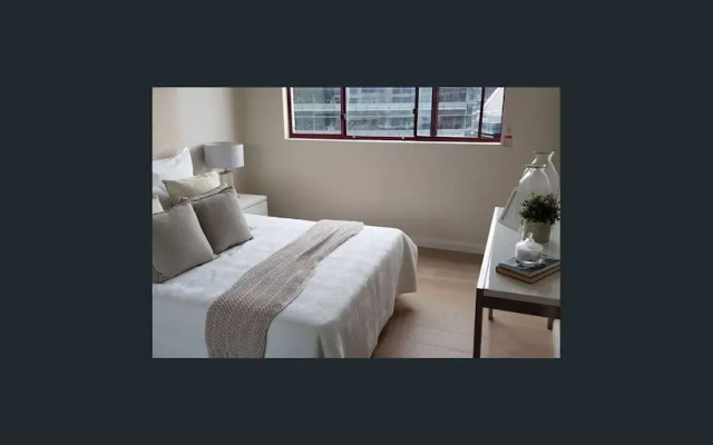 2 Bedroom Darling Harbour Apartment