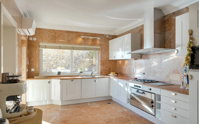 Coastline Arrabida Villa by Cadenzalux