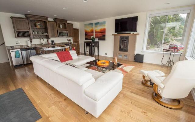 Luxury Lookout Hood Canal Vacation Rental