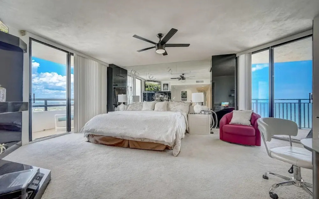 Sherwin Condominium 1801
