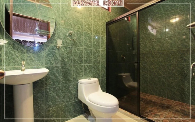 Millenium Hostels Manuel Antonio