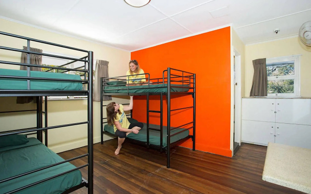 Backpackers In Paradise Resort - Hostel