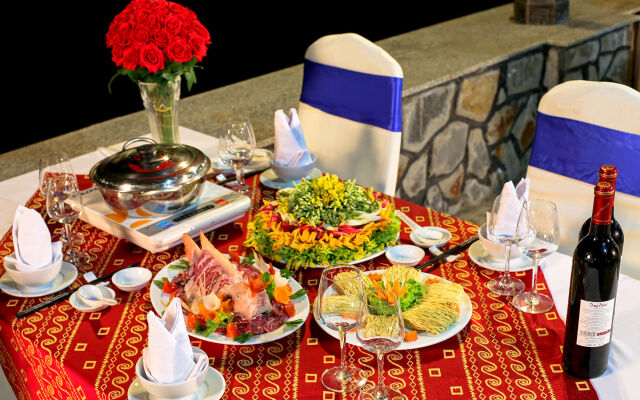 Van Phat Riverside Hotel