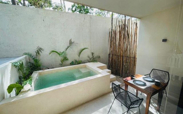 Jungle View Studio S11 Private Jacuzzi Pool