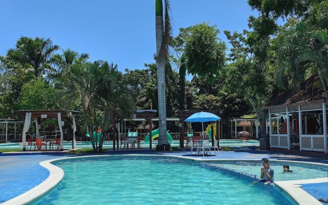 Hotel Cabañas River Park