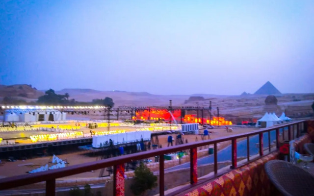 Seven Pyramids Inn
