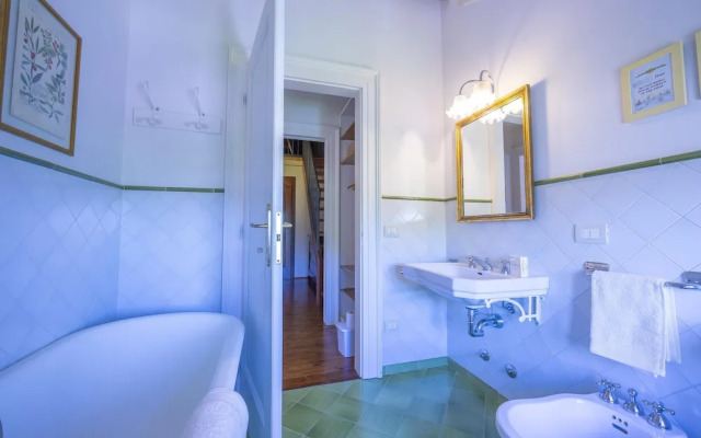 Villa Faccioli Deodara With Shared Pool