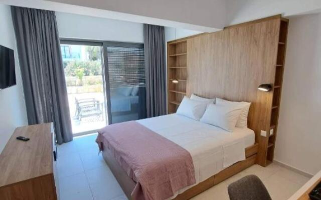 Courtyard Luxury Suites Marianthi
