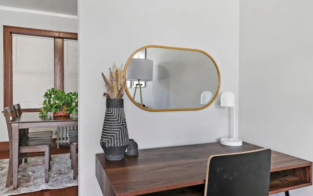 Contemporary Cragin 1BR Apt in Lockwood