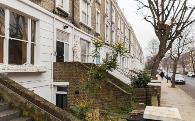 3BR Apartment in Great Swiss Cottage Location