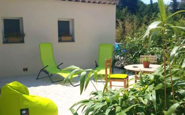Studio in Grimaud, With Pool Access and Furnished Garden - 900 m From