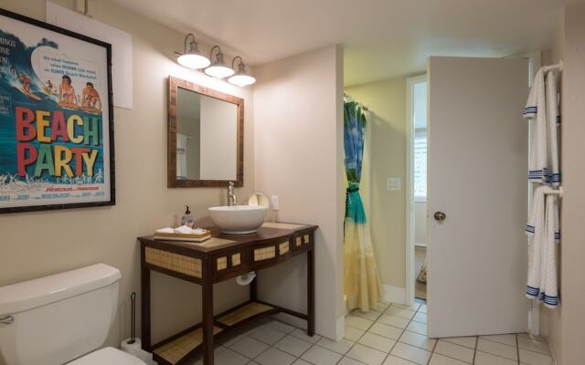 Honl's Beach Hale (Big Island) by RedAwning