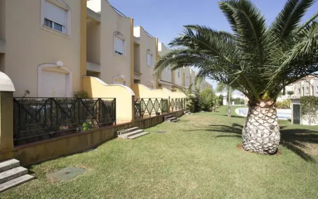 Casa Amarilla