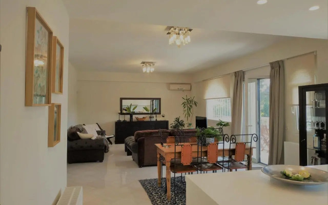 Luxury Garden Apartment Glyfada