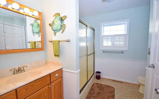 Barge Road 136o9 3 Bedroom Home by RedAwning