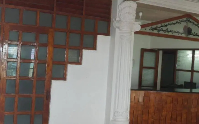 Raja Hotel