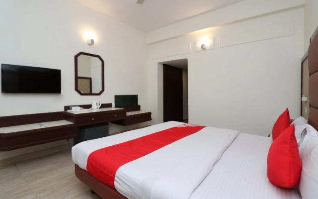 The Central Palm Hotel by OYO Rooms