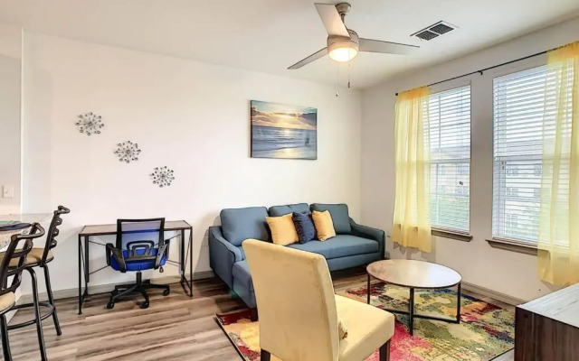 King Bed and Close to Disney