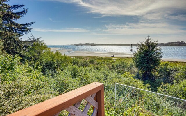 Bright Coos Bay Getaway: Water Views, Garden!