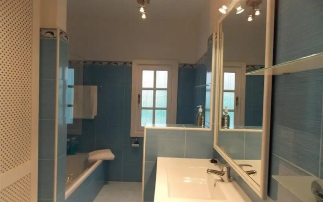 Very Pretty House In Great Location