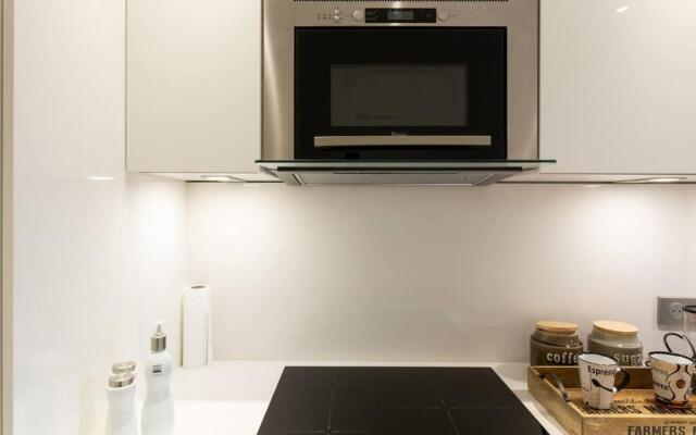 Carlton Area : Luxury & New 2 Beds/ 2 Baths