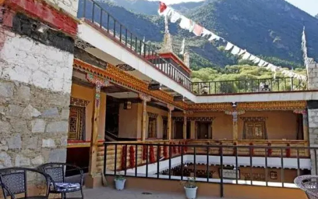 Jiaju Zangzhai Luobu Homestay