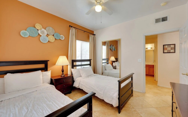 Communal Pool: Sunny First-floor Condo in Phoenix