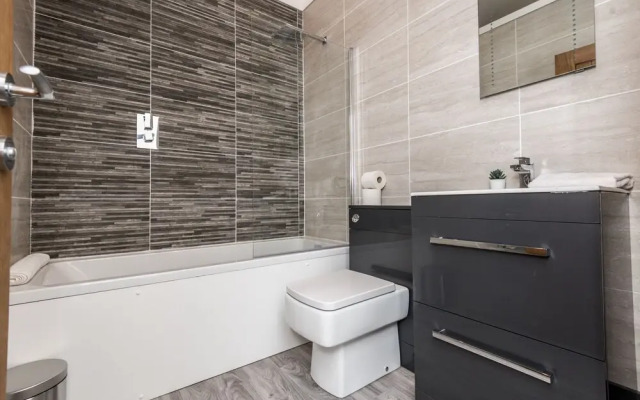 Prestige STAY Aparthotel - 42 Stanley Street Party Apartments