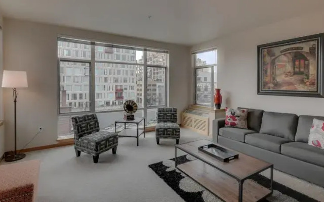 Hoyt Street Apartment by Stay Alfred