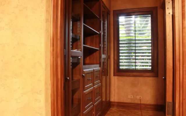 CR Luxury Los Sueños Condos