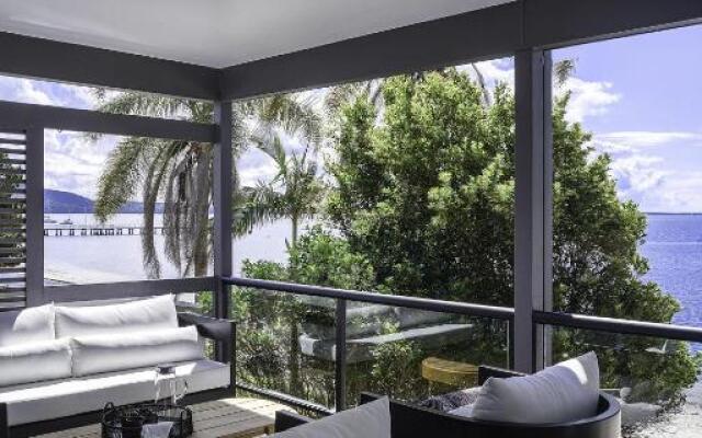 The Seaview - Designer Beachfront House