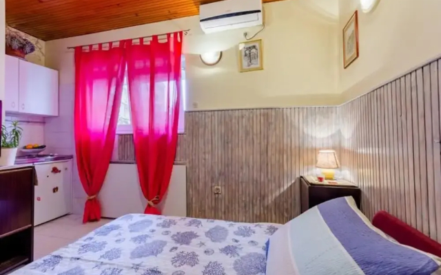 Studio Apartment Silvana - Studio Apartmen Near the Park